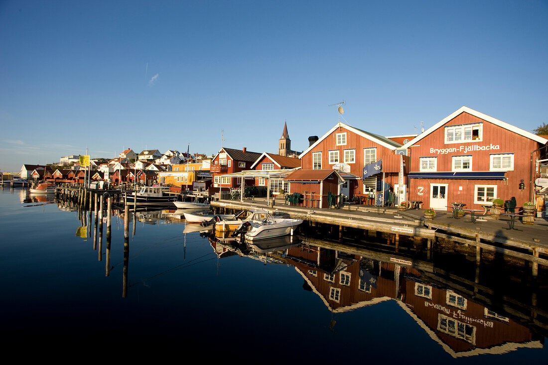 Schweden, Fjällbacka, Häuser, Steg, Meer, Boote.