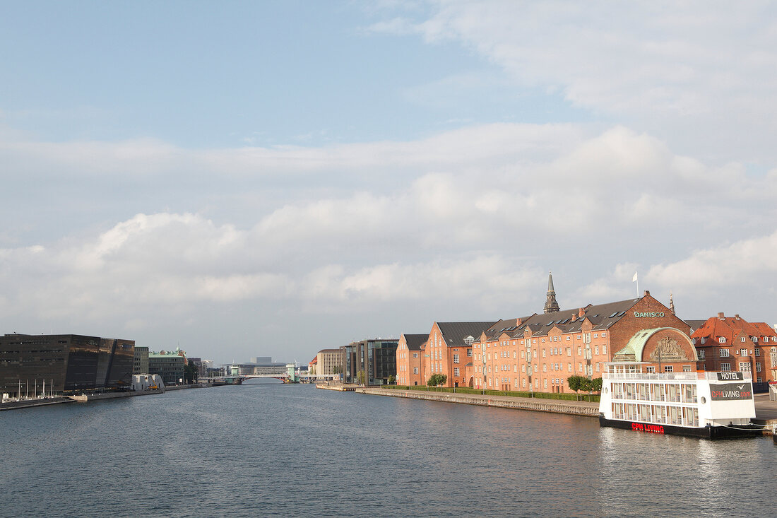 Kopenhagen: Blick von Brücke Lan- gebro, Wasser, Ufer, Gebäude.