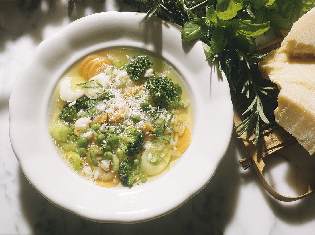 Gemüse-Reis-Suppe