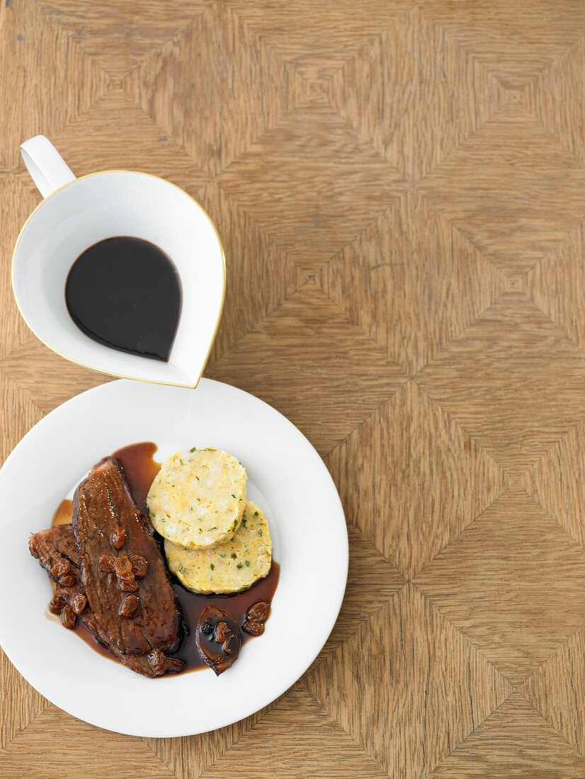 Rhineland sauerbraten with pudding, overhead view