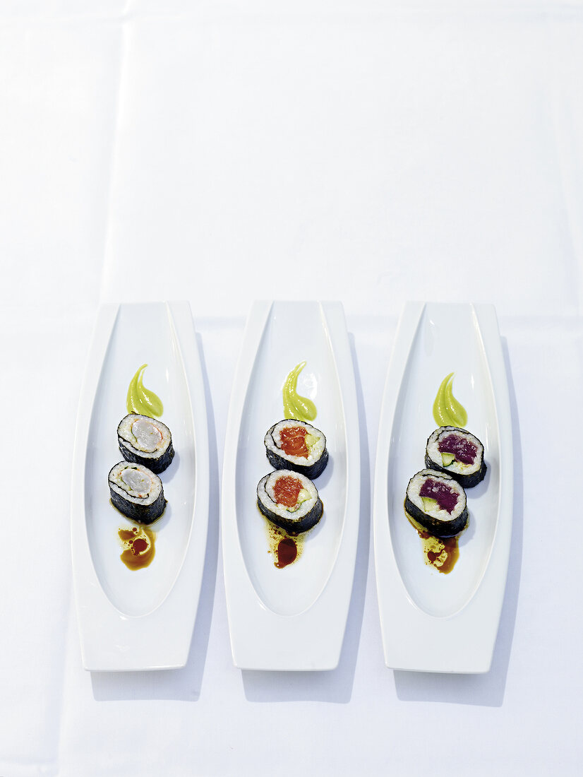 Sushi mit Langustinen, Lachs, Thunfisch
