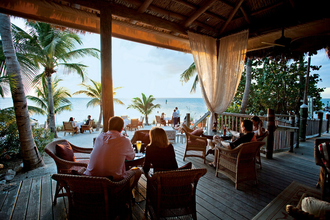 Florida: Little Palm Island, Café- Terrasse, Gäste, Sonnenuntergang