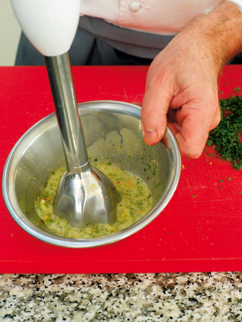 Pinienkernvinaigrette zubereiten Step 4