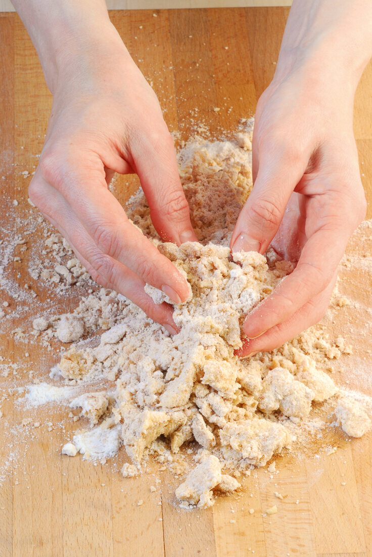 Aufläufe, Zwetschgen-IngwerCrumble mit Vanillesauce, Step 3