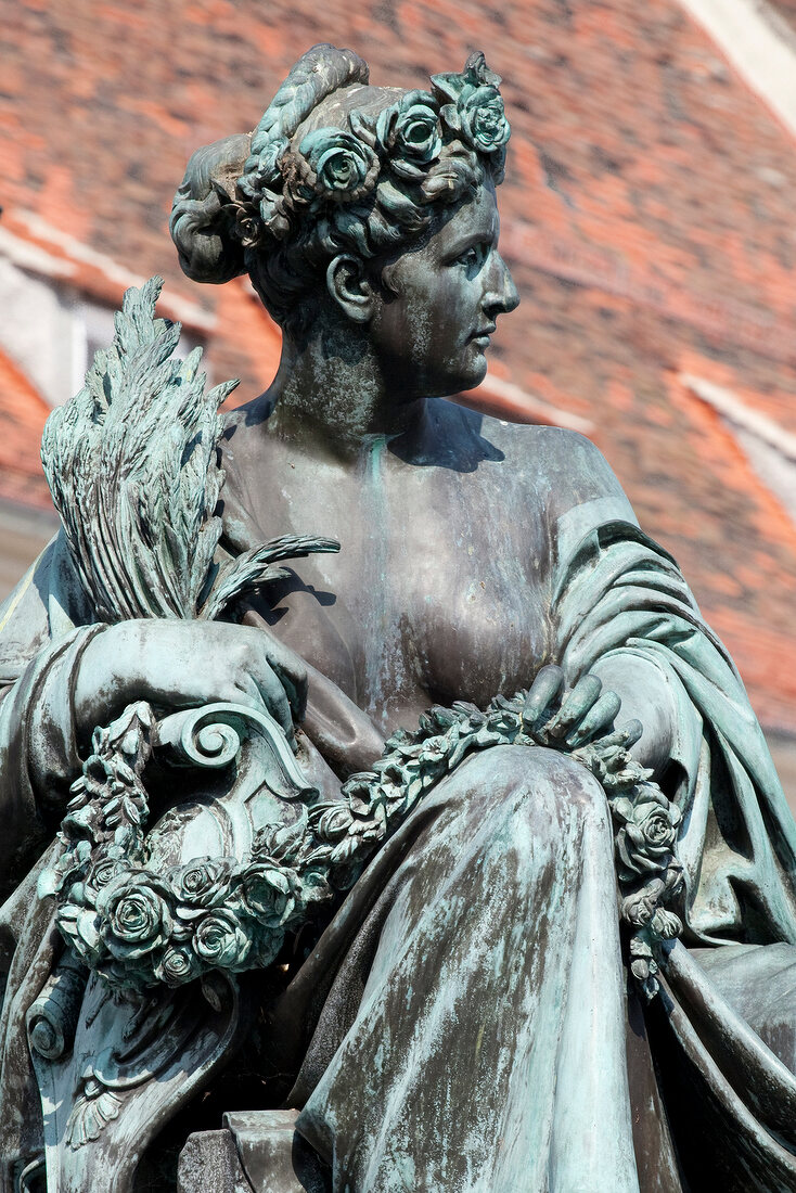 Steiermark, Graz, Statue am Erzherzog-Johann-Brunnen