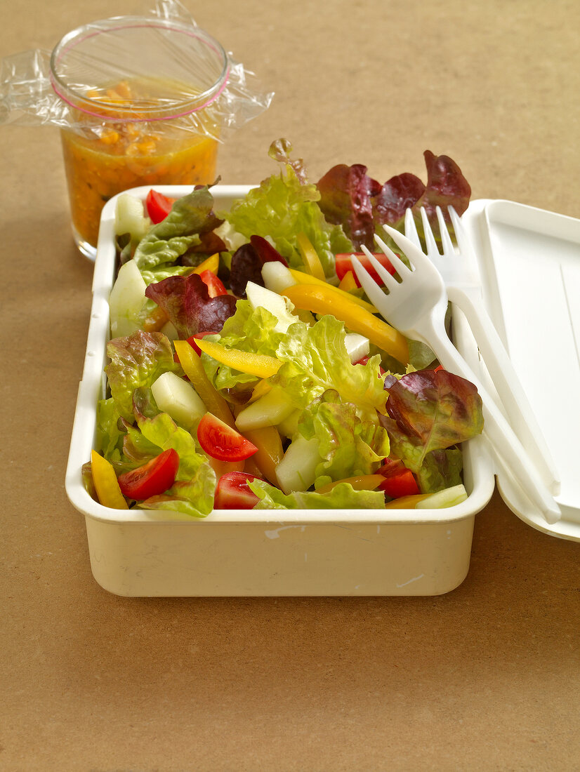Leichte Salate, Eichblattsalat mit Rote-Linsen-Dressing