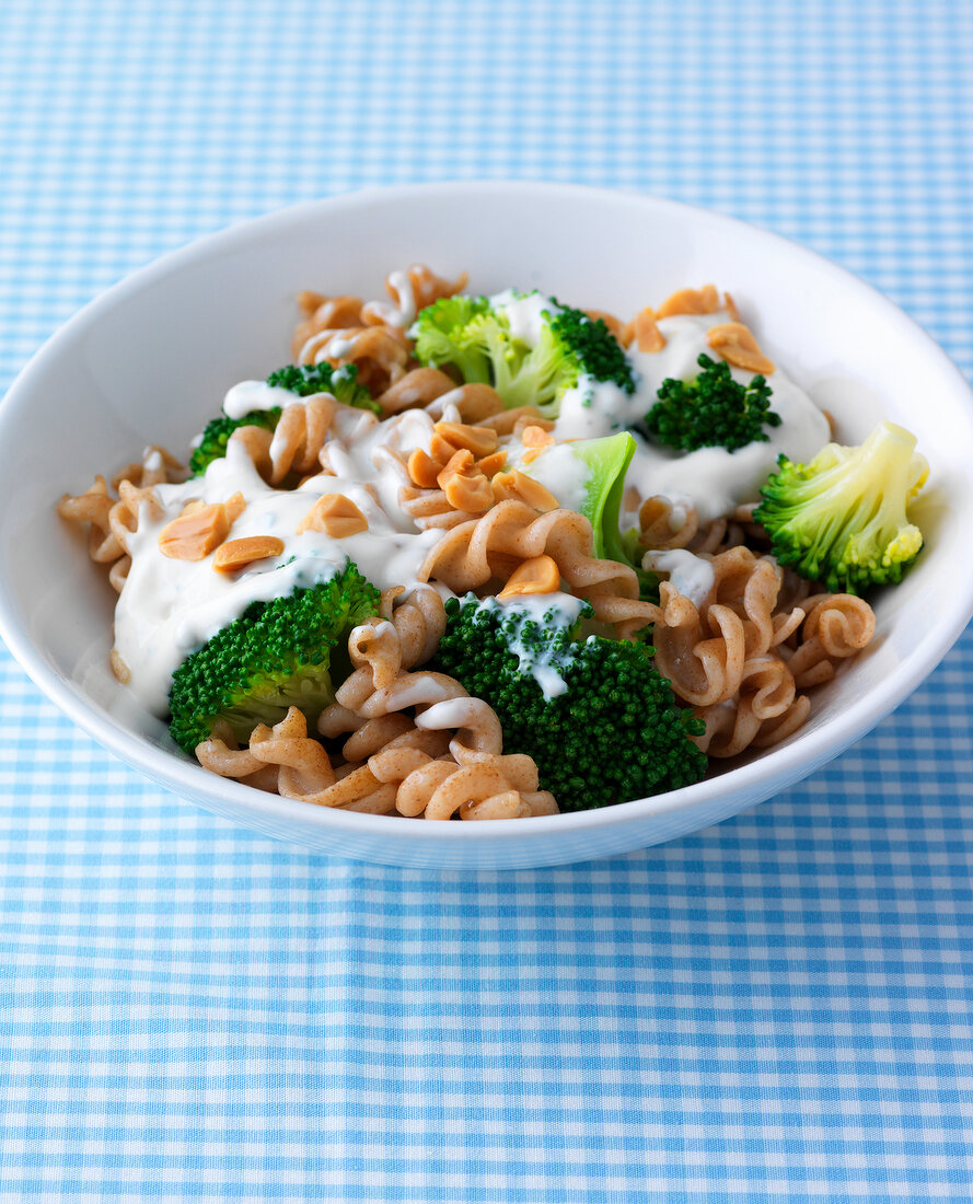 Green cheese pasta with broccoli in bowl