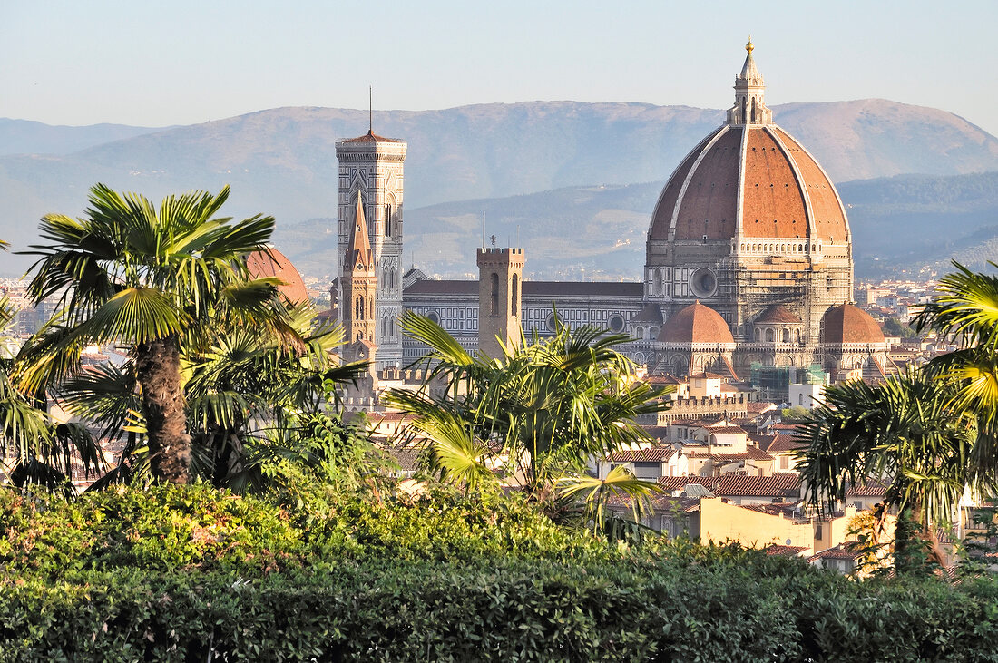 Italien, Toskana, Florenz, Blick über die Stadt auf die Kathedrale