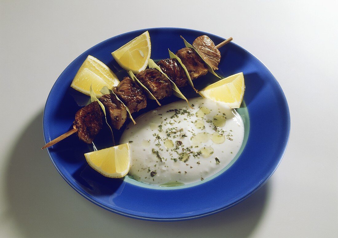 Lammspießchen mit Knoblauchjoghurt