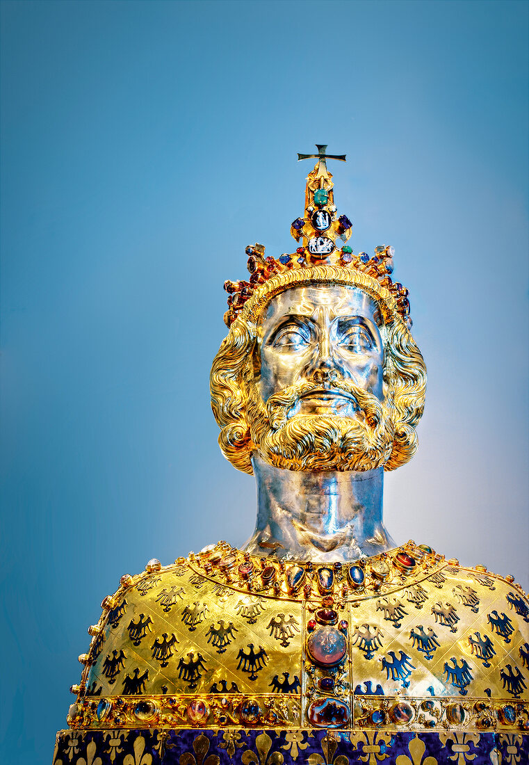 Aachen, Die Karlsbüste im Aachener Dom, close-up