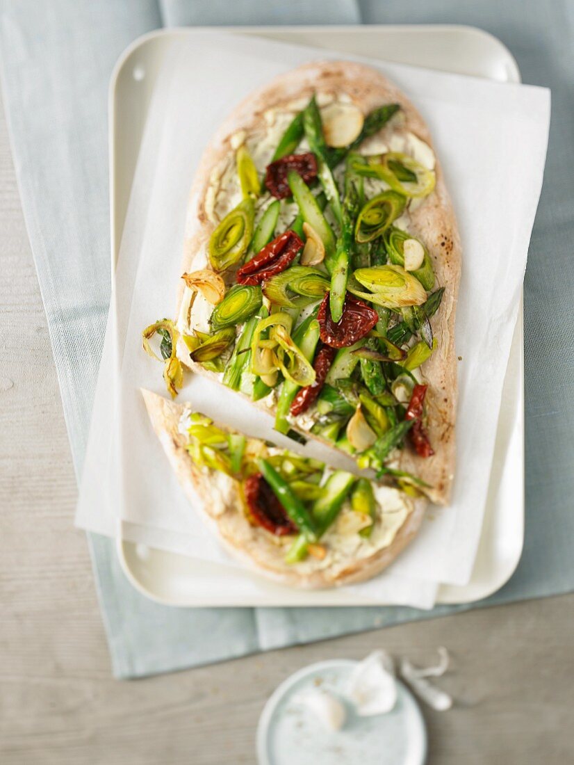 Vegetable pizza with goat's cheese (seen from above)