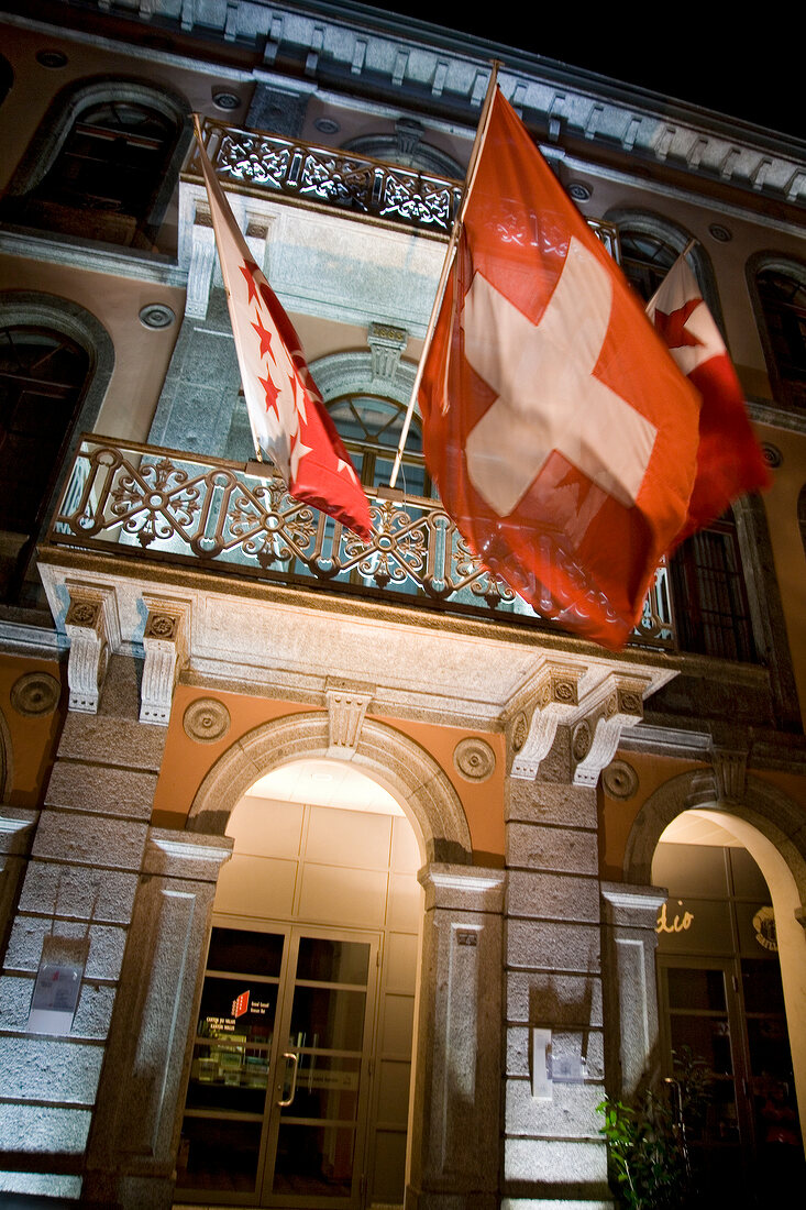 Wallis, Schweizer Fahne am Rathaus von Sion