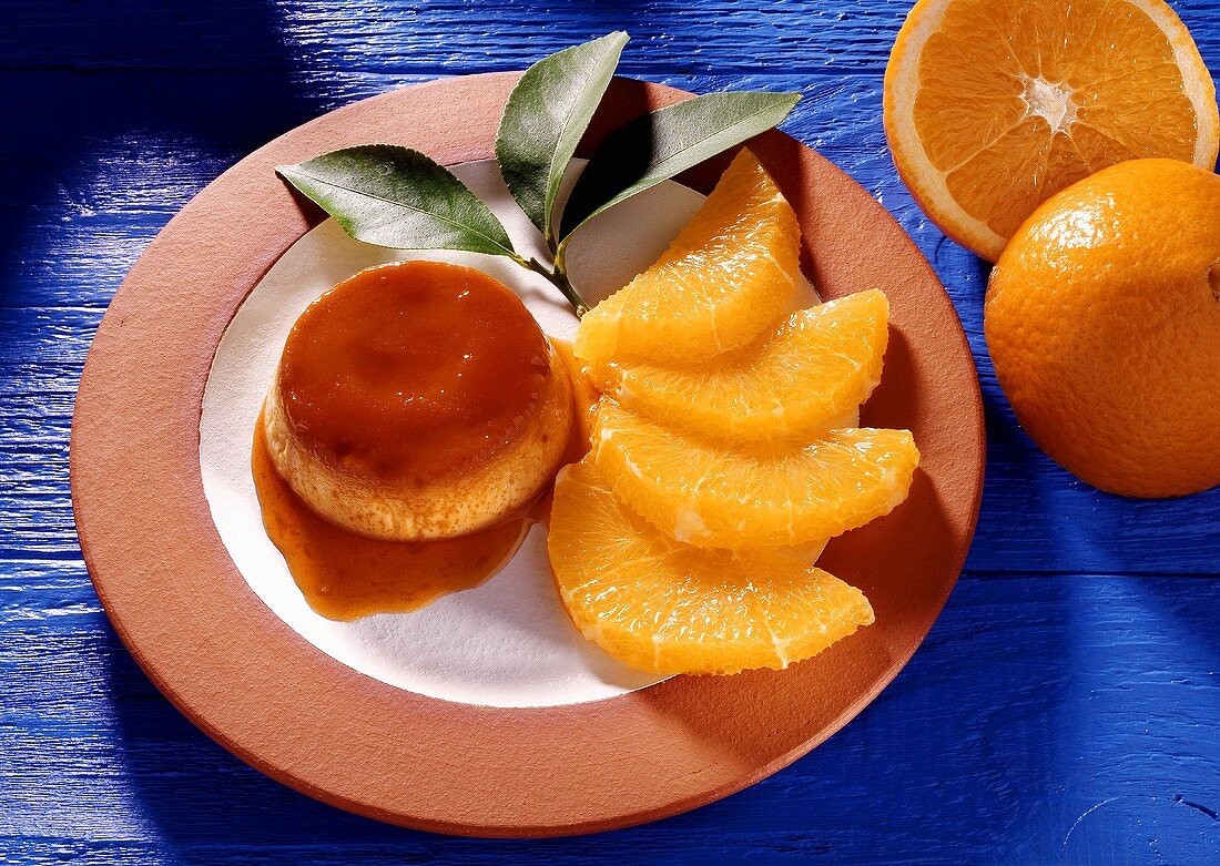 Karamellflan mit Orangen