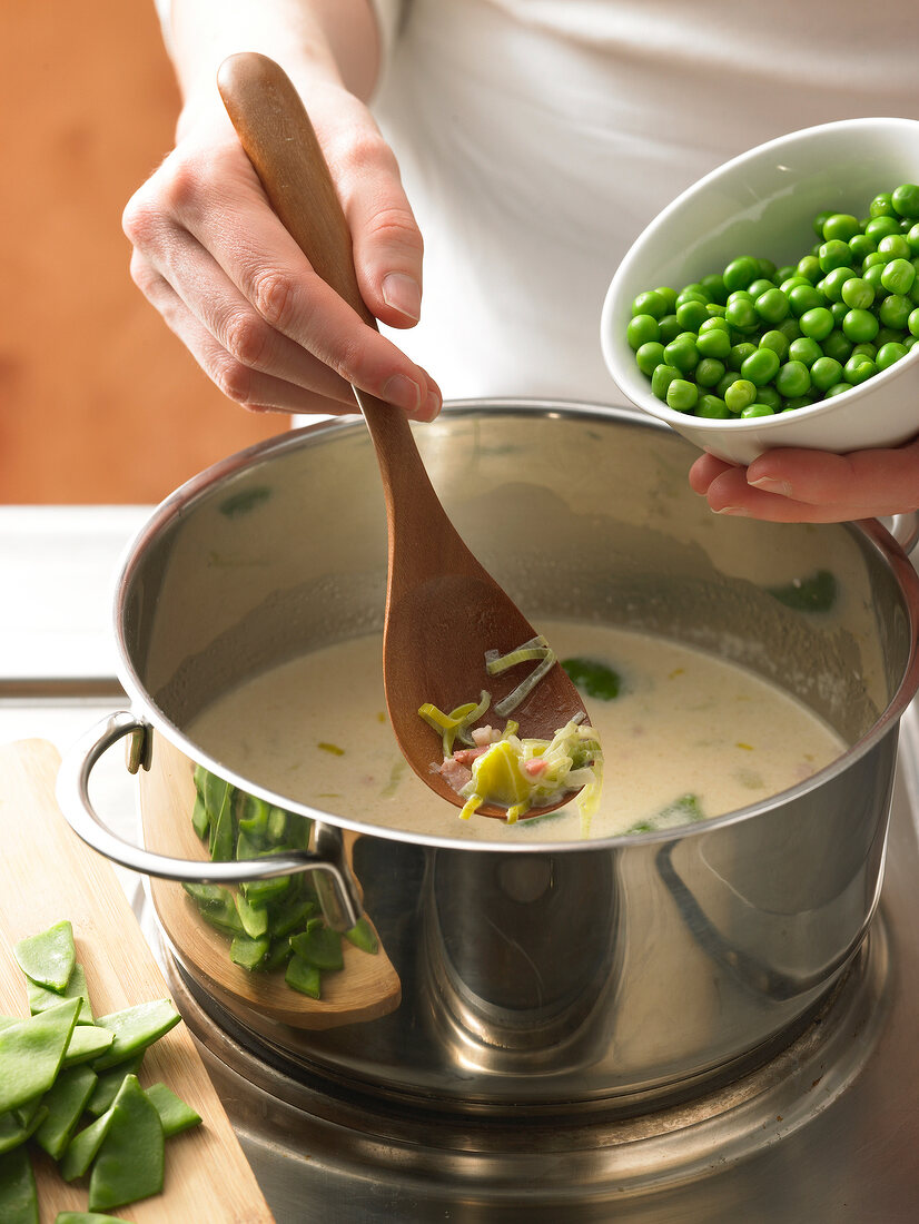 Deutsche Küche, Erbsen und Erbsenschoten weich kochen, Step 1