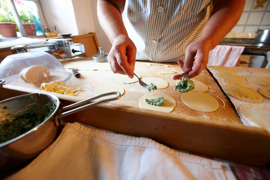 Südtiroler Teigtaschen "Tirteln" zubereiten, Step 2