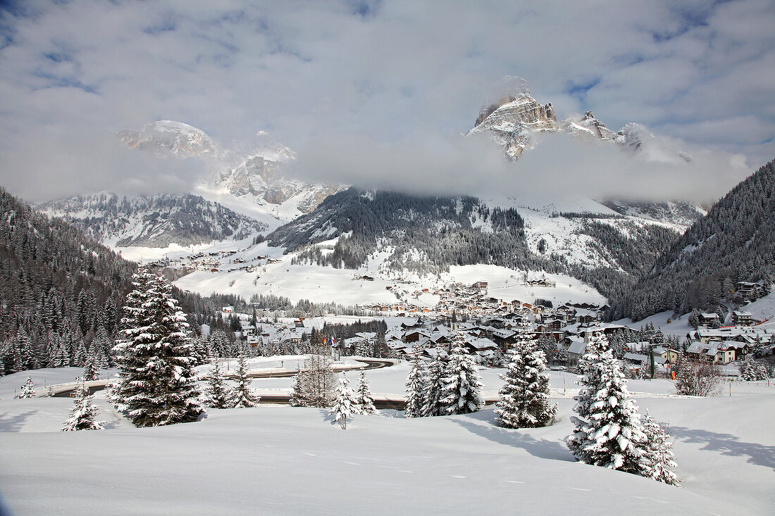 Südtirol, Winterliche Berglandschaft in den Dolomiten