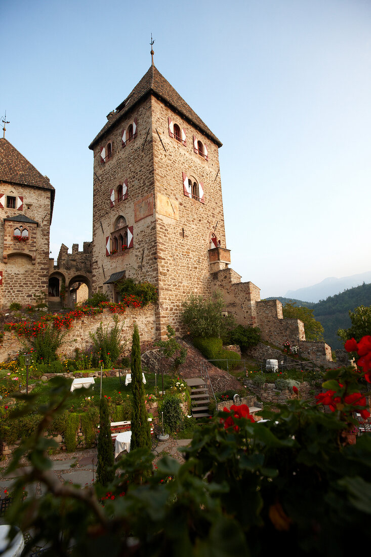 Ein Turm vom "Schloss Wehrburg" bei Prissian