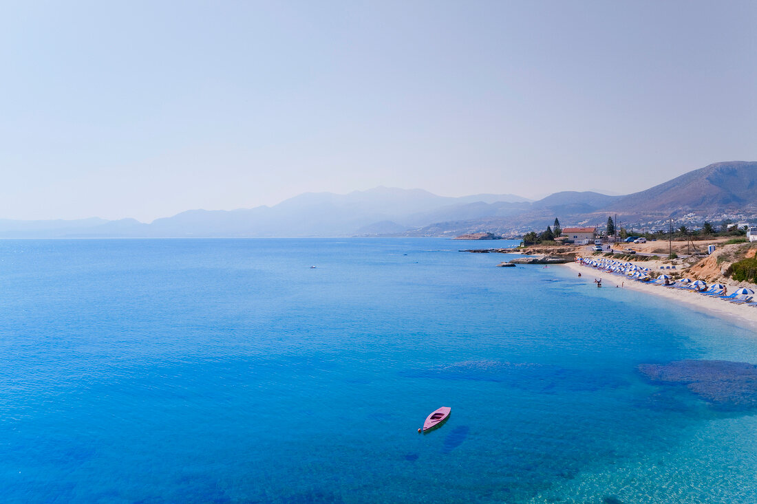 Kreta: Strand von Hersonisos, Meerbl ick, Sandstrand, paradiesisch, Boot