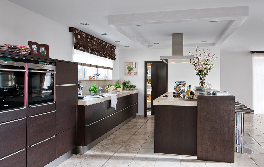 Modern kitchen with dark oak and bright jura marble