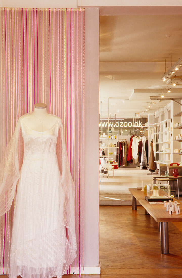 Mannequin with white tulle dress in Designer Zoo, Vesterbrogade 137, Copenhagen, Denmark