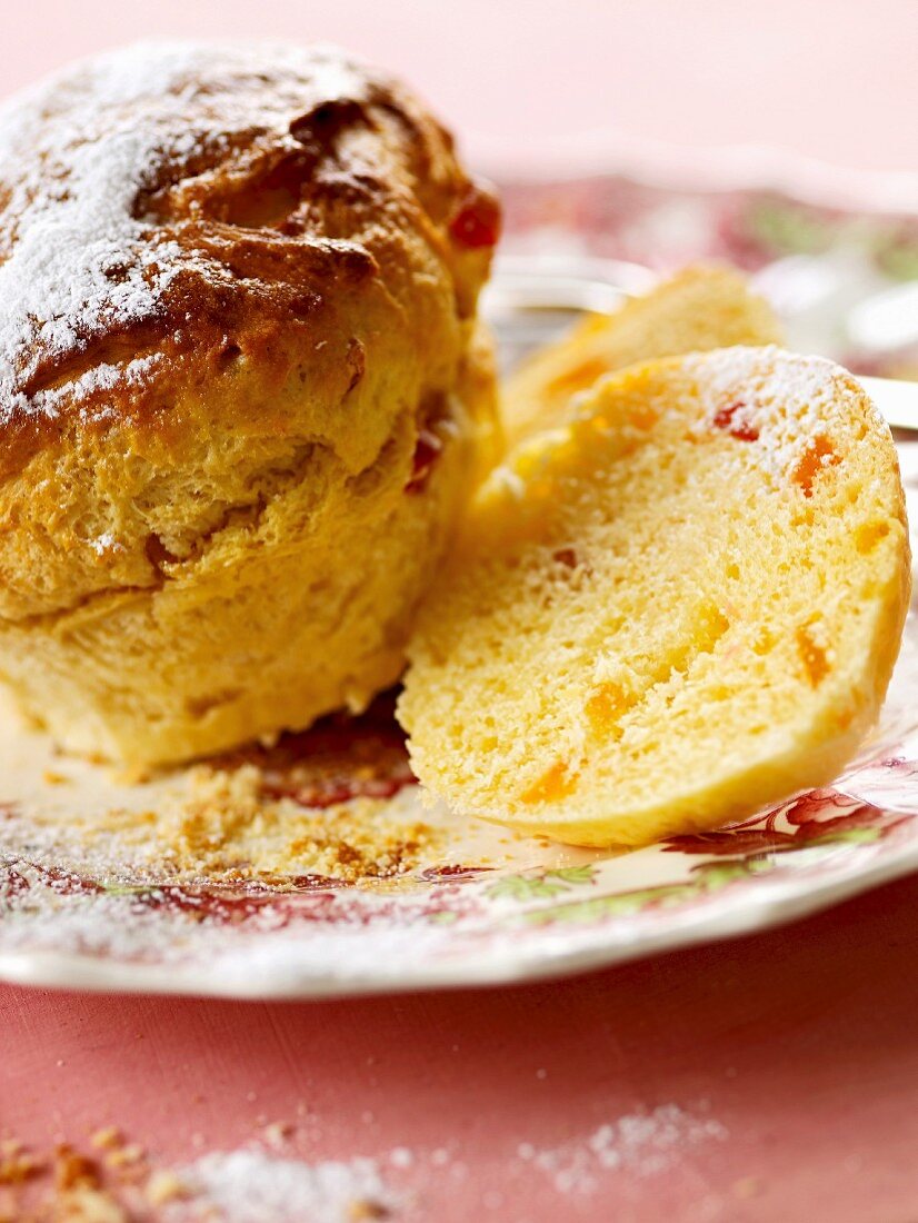 Panettone (Hefekuchen zum Weihnachtsfest, Italien)