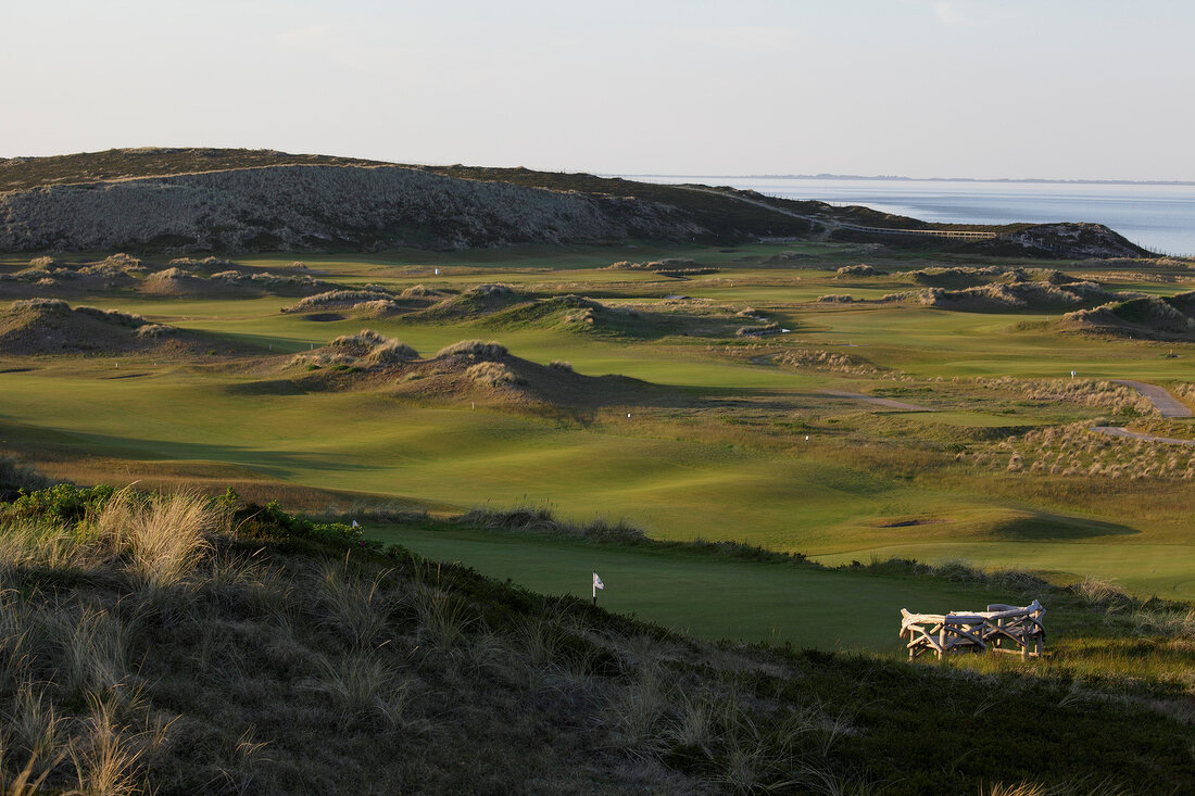 Sylt: Hotel "Budersand", Golfplatz in den Dünen, Meerblick