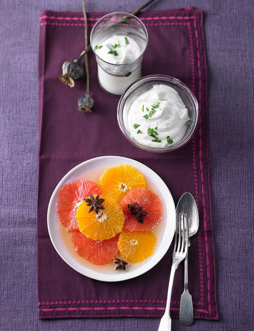 Sternanis-Grapefruitsalat mit Quarkdip