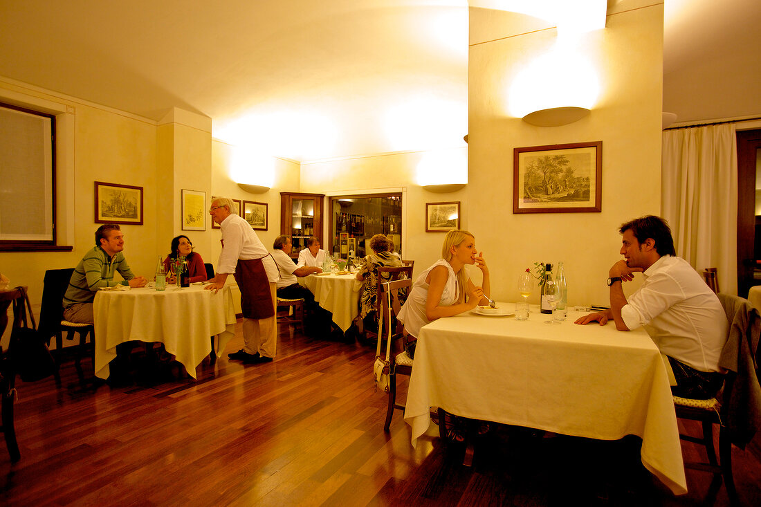 Italien, Piemont, Speisesaal Restaurant 'I Bologna'