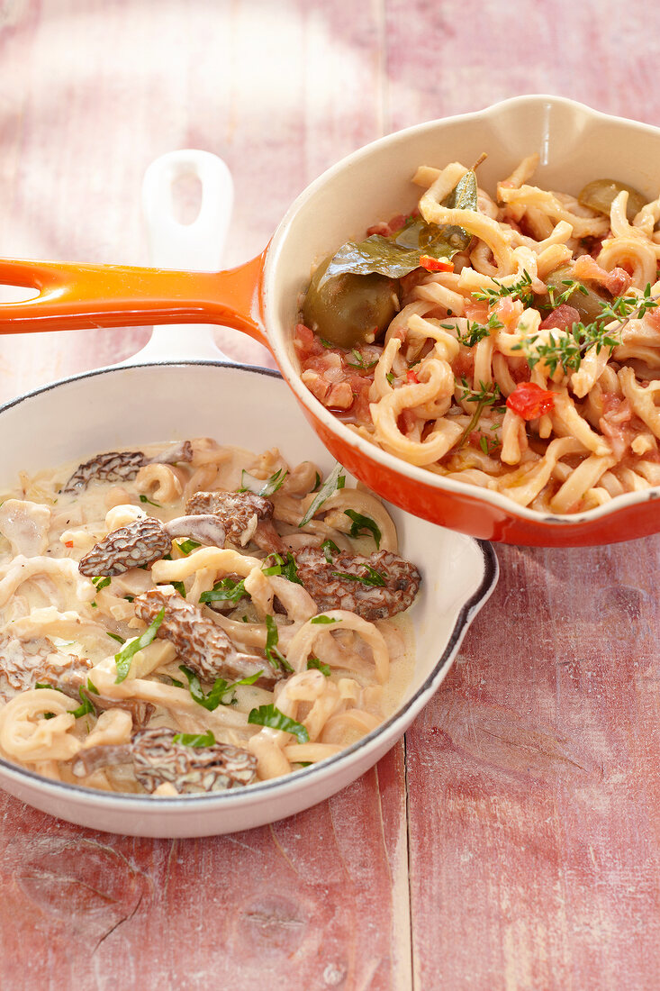 Tripe with chorizo and tripe with morels in pans