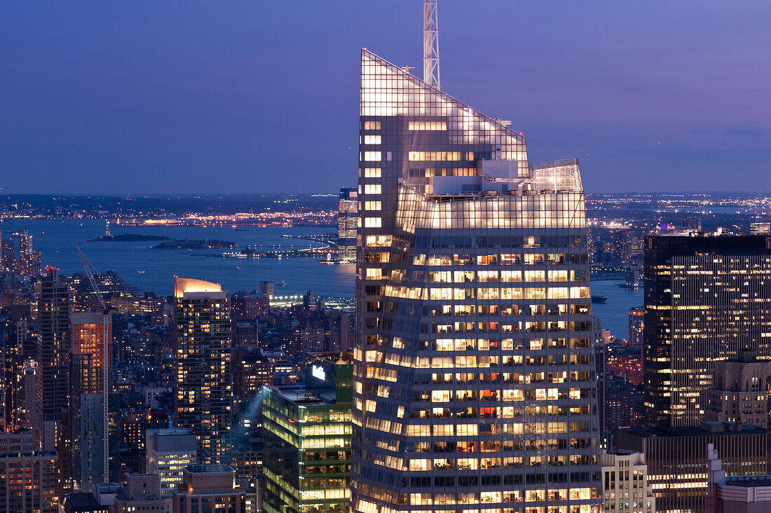 New York: Blick vom Rockefeller Center auf den Bank of America Tower