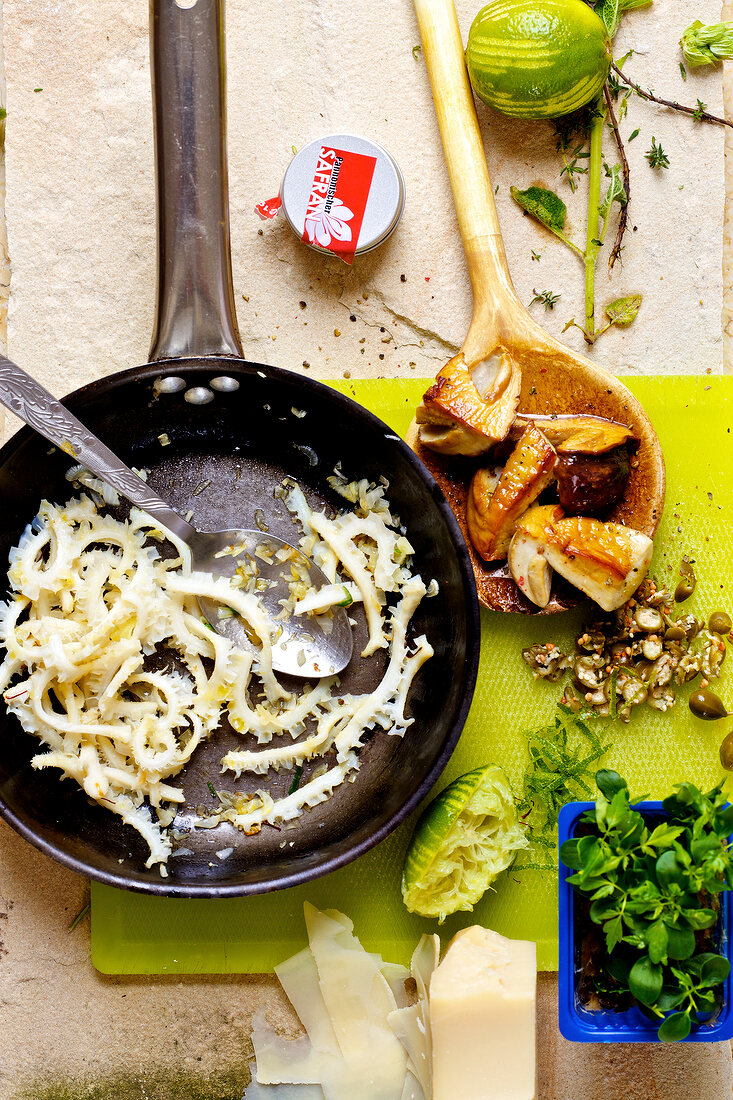 Preparation of tripe with porcini mushrooms and chilli