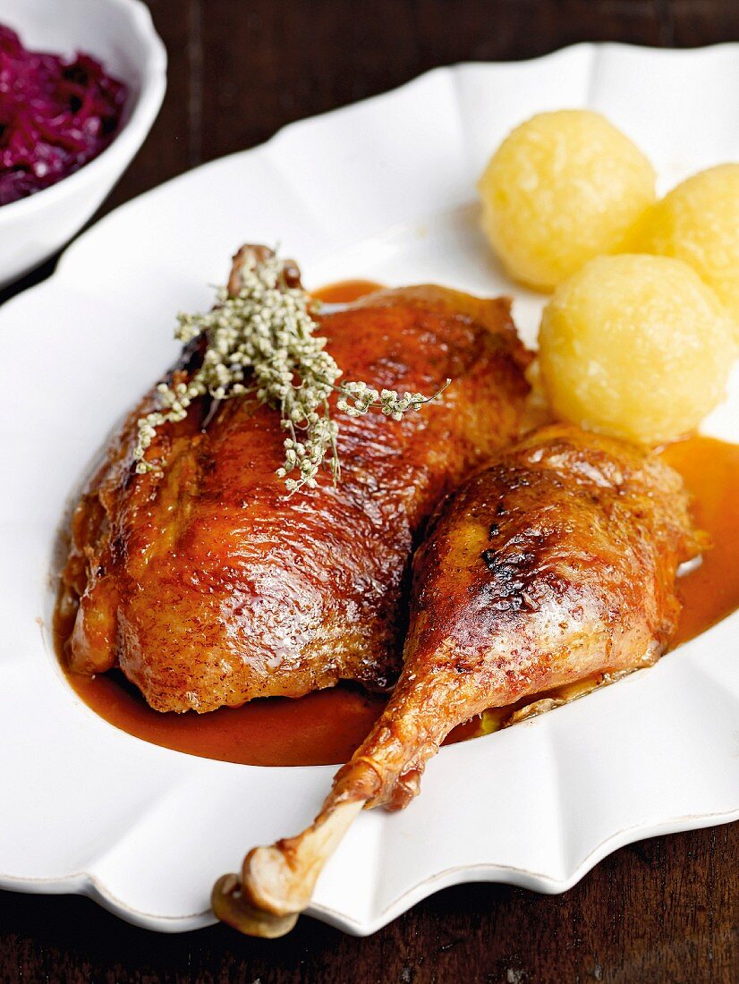Christmas goose with mugwort, red cabbage and dumplings