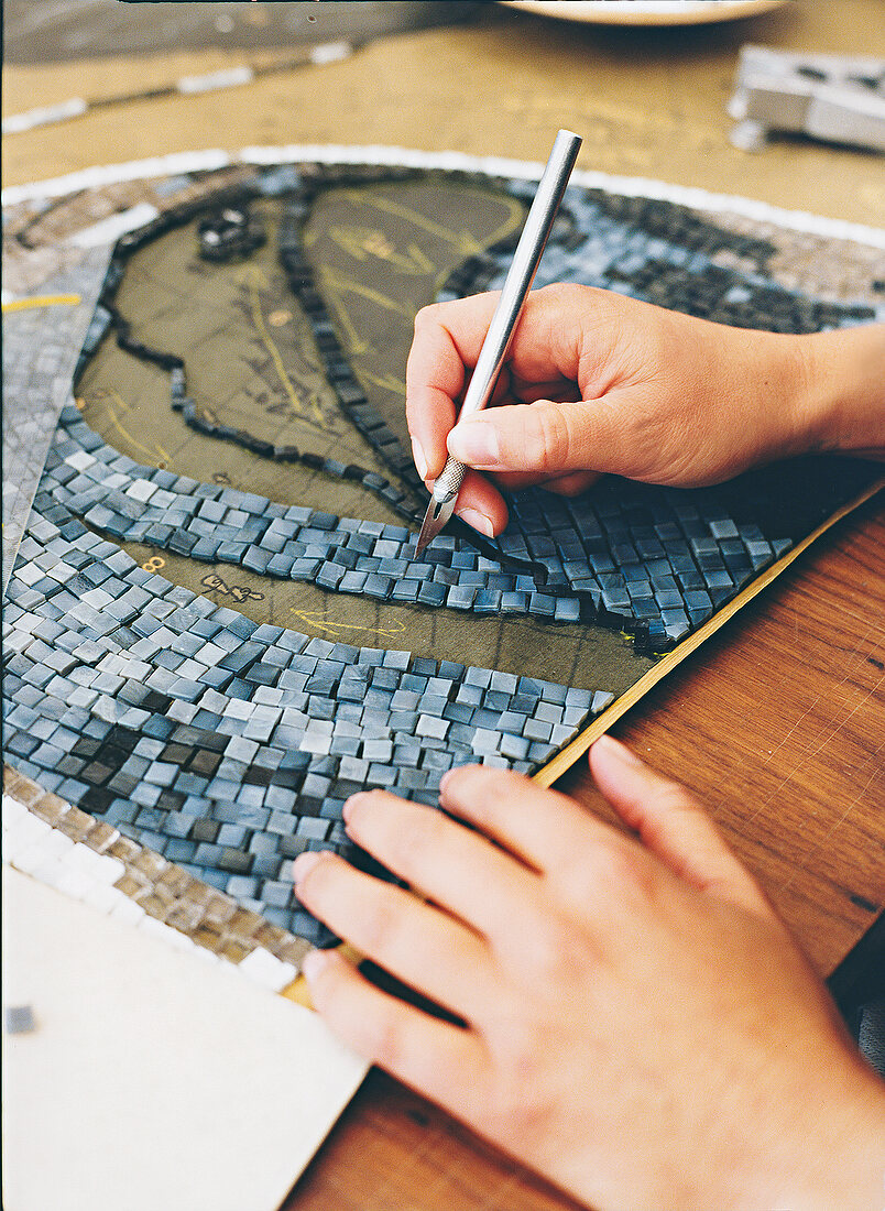 Mosaik-Handwerk, Mosaik-Steine Setzen der Steine