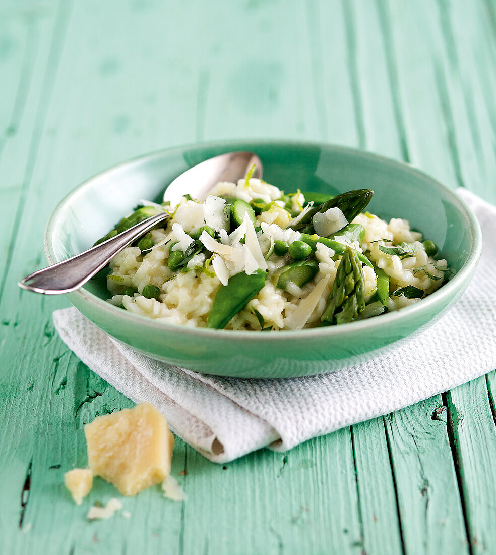 Bowl of green risotto with asparagus