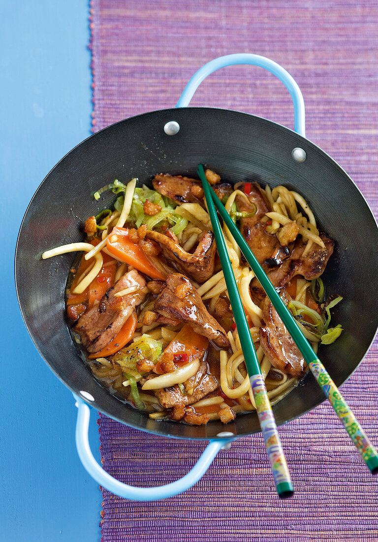 Jahreszeiten-Küche, Wurzel-Wok mit Entenbrust