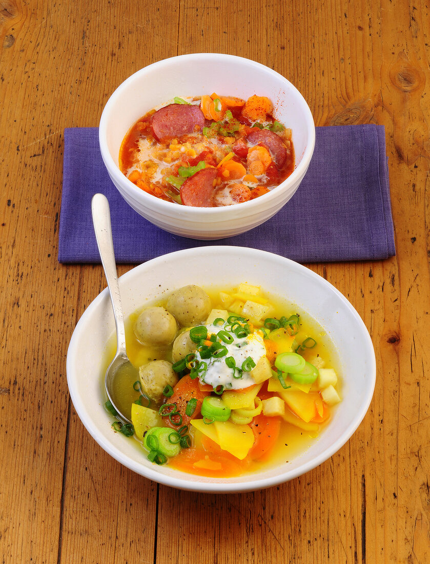 Abendessen, Linsen-Eintopf und Möhreneintopf mit Markklößchen