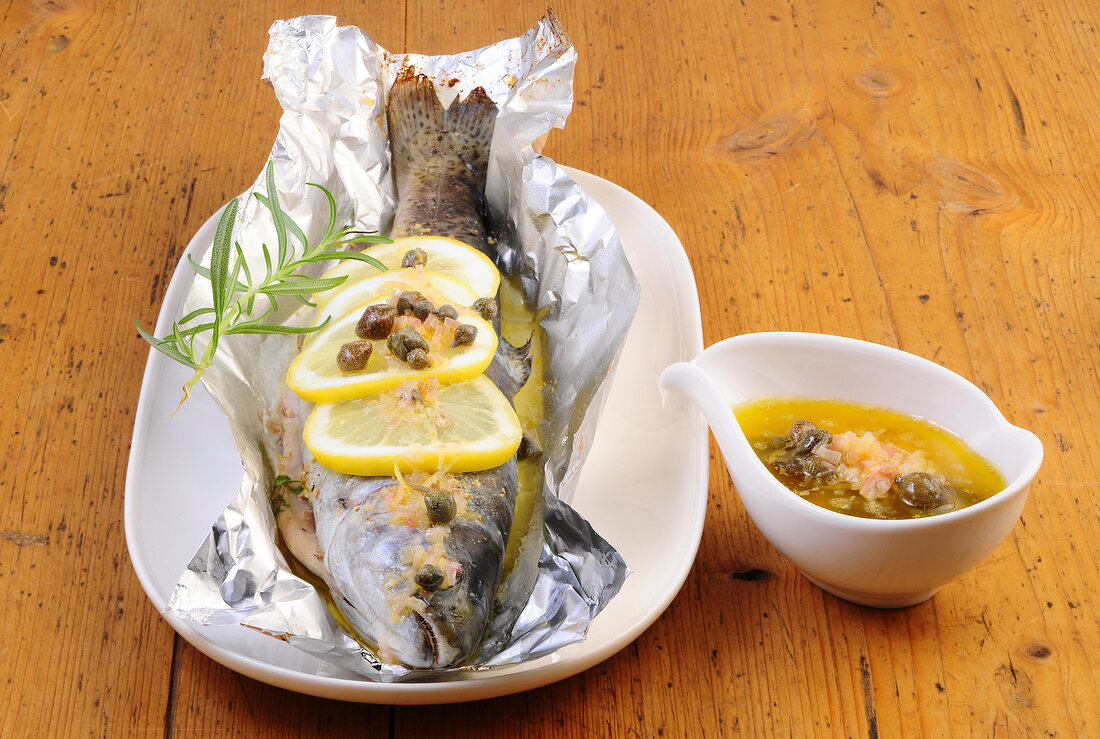 Abendessen, Folien-Forelle mit Kapernbutter