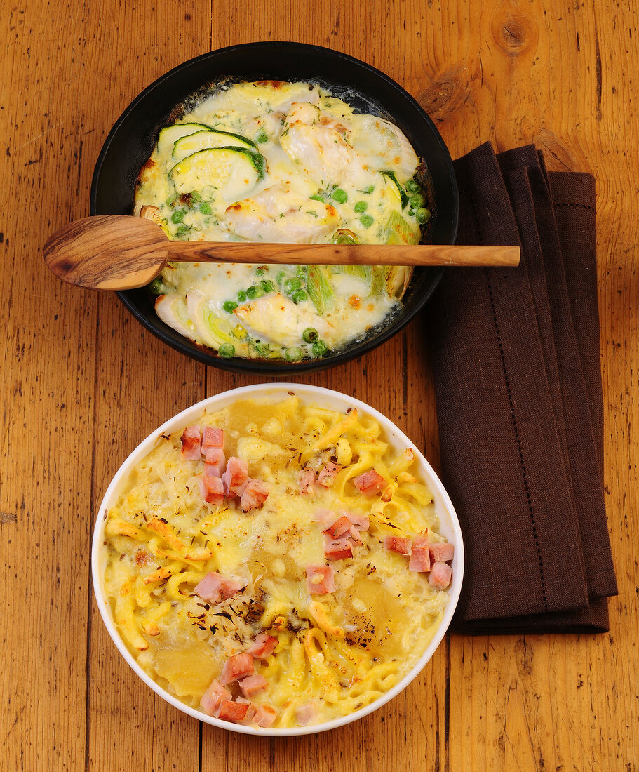 Abendessen, Fisch-Auflauf und Sauerkrautauflauf mit Spätzle