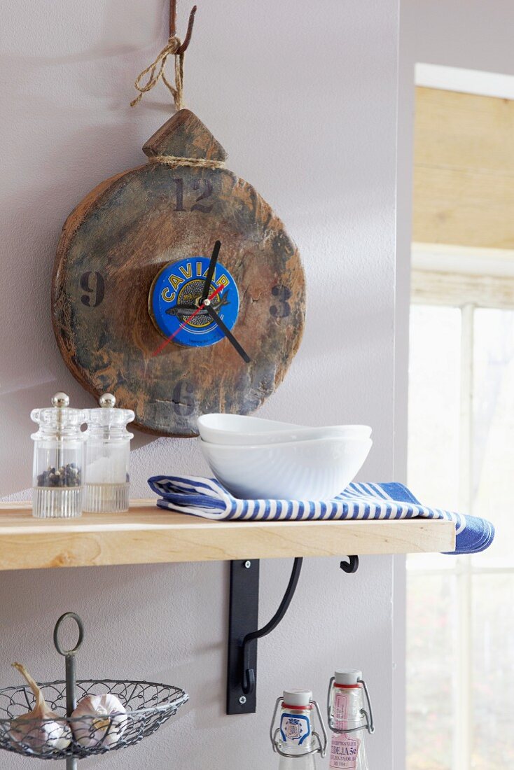 Kitchen clock hand-crafted from wooden board and caviar tin