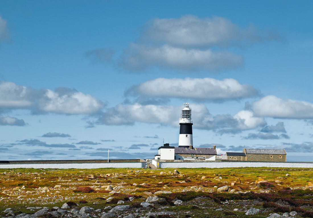 Irland: Tory Island, verlassener Leuchtturm, Wolken