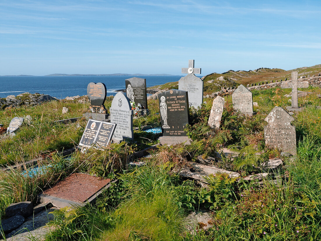Irland: Inishturk, Friedhof. X 