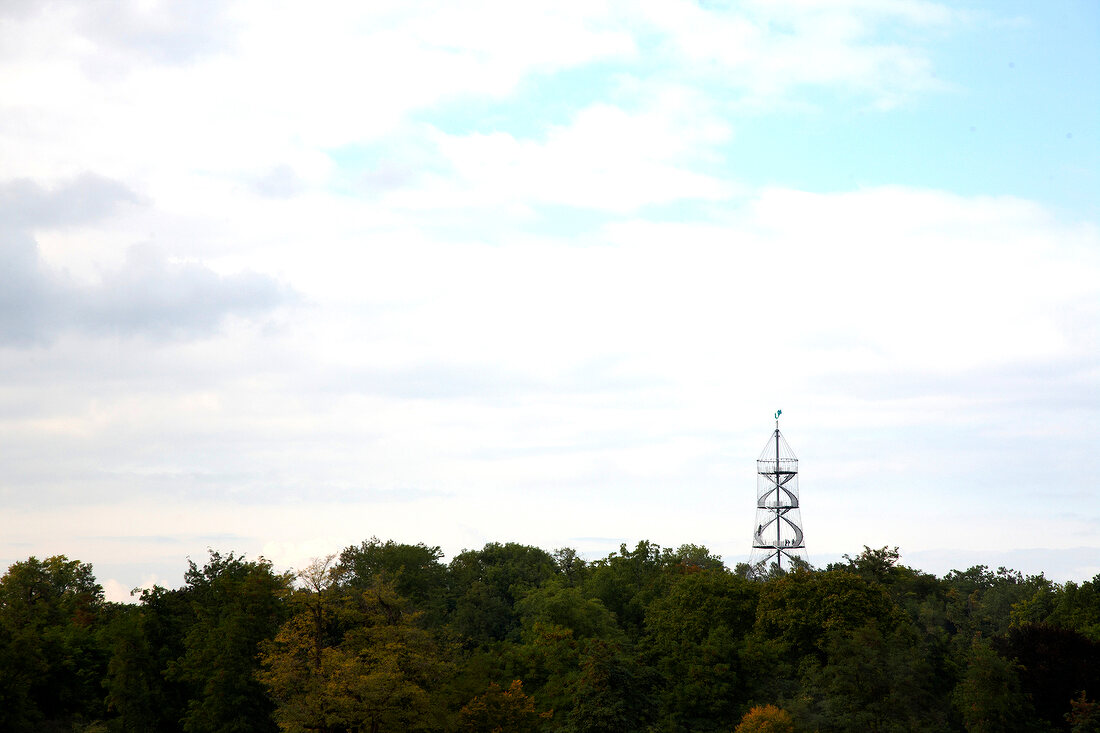 Killesbergturm im Hintergrund, Park, in Stuttgart