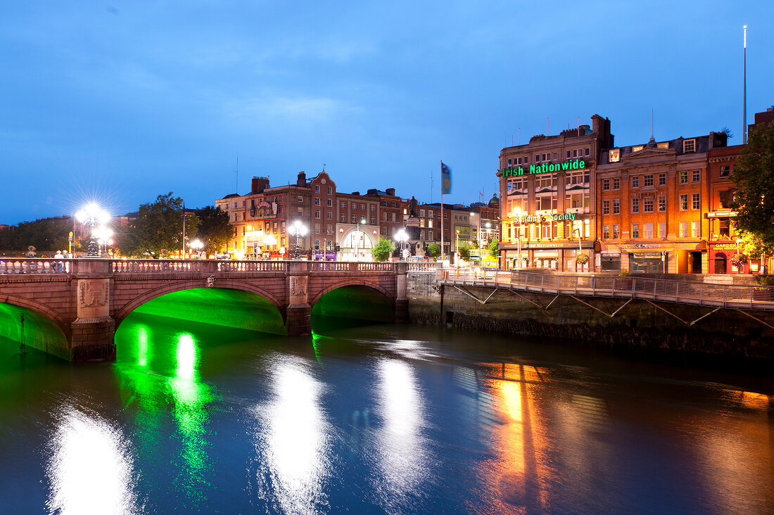 Illuminated O'Connell Bridge over River Liffey at night, Dublin, Ireland, UK