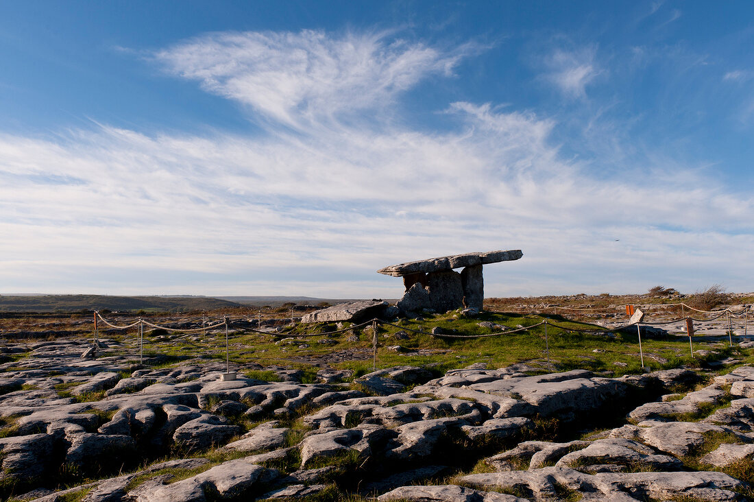 Irland: Burren, Megalithgrab Poulnabrone Dolmen