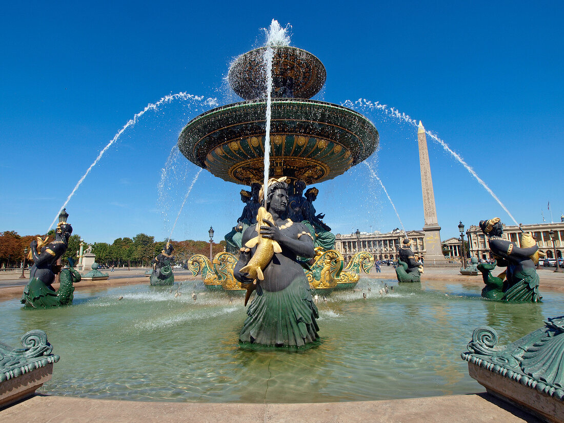 Paris: Place de la Concorde, Meeres- brunnen