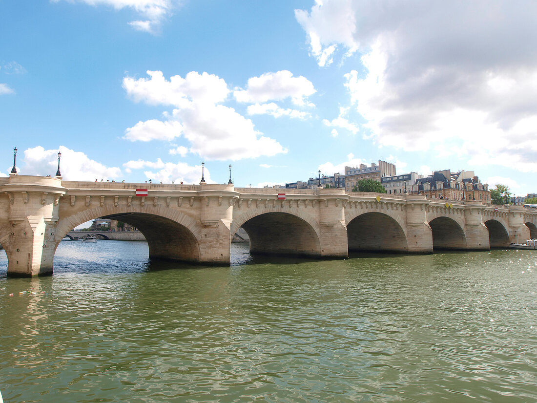 Paris: Pont Neuf, Brücke über Seine.