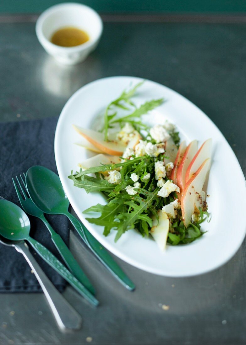 Rocket salad with pears and sheep's cheese