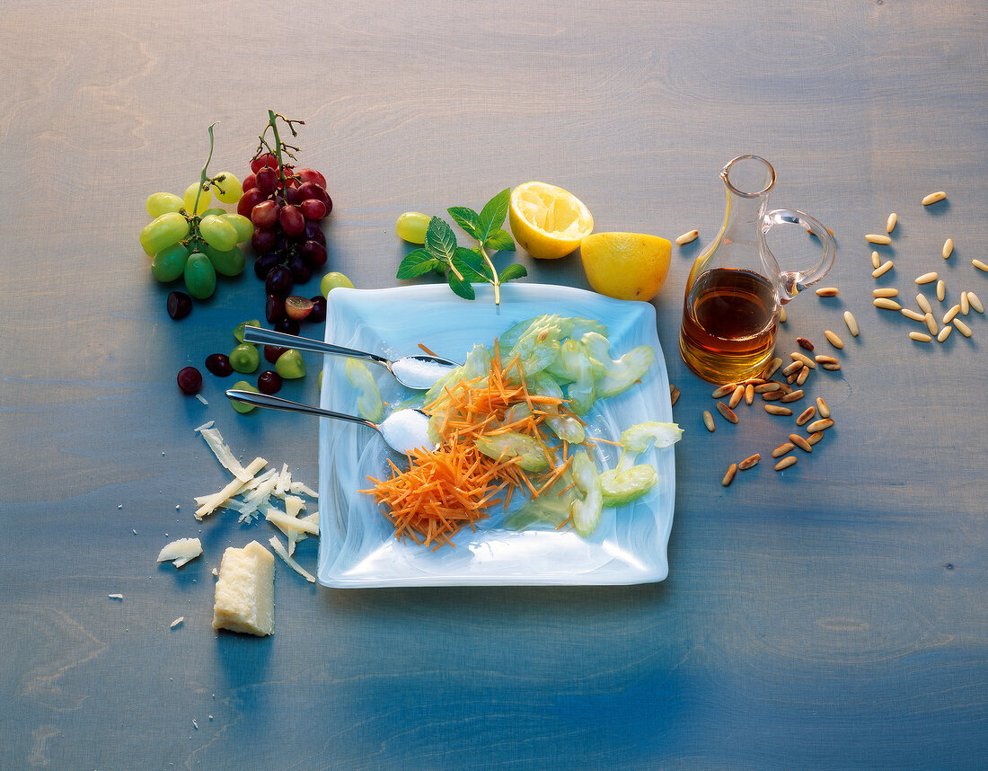 Öl, Zutaten für Trauben- Sellerie-Salat, Aufmacher