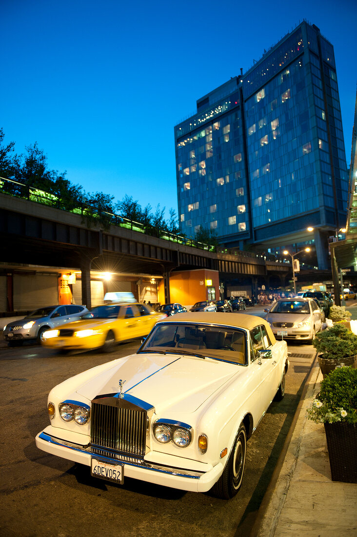 Rolls Royce in front of The Standard Hotel in New York, USA