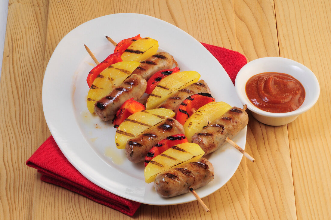 Grillen mit Holzkohle, Curry Wurst Spieße